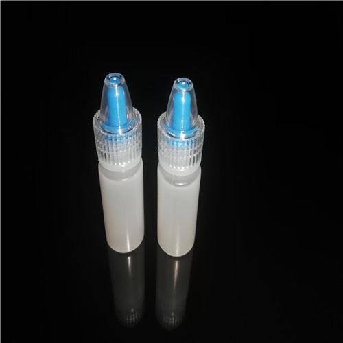 Plastic eye dropper bottle